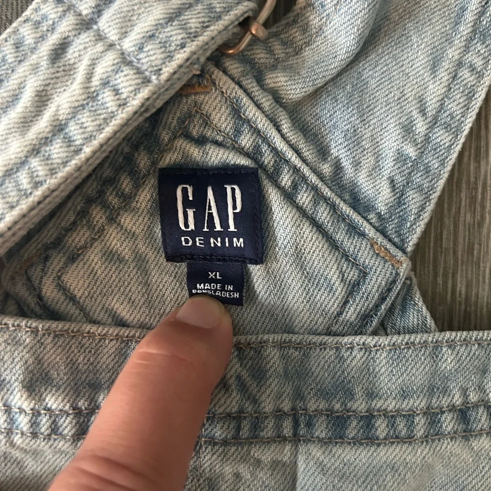 GAP light wash denim overall short - Picture 2 of 3